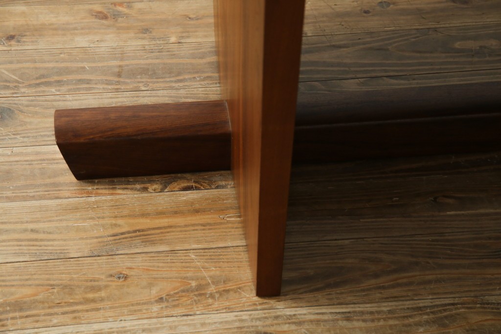 和製ヴィンテージ　美品　刻印なしの年代もの!!　ジョージ・ナカシマ(George Nakashima)　美しい木目とどっしりとした佇まいが魅力的なMINGUREN DINING(ミングレン)ダイニングテーブル　(R-084816)