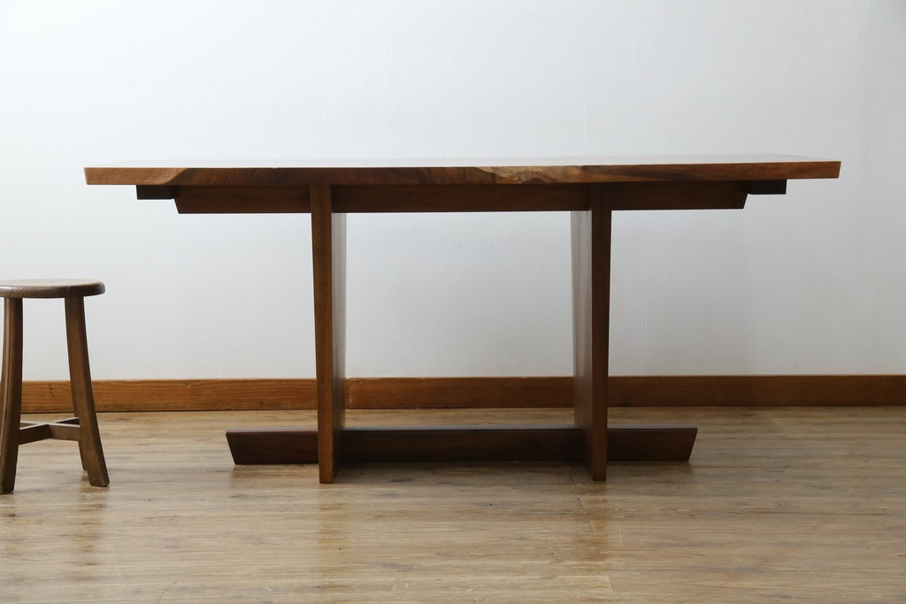 和製ヴィンテージ　美品　刻印なしの年代もの!!　ジョージ・ナカシマ(George Nakashima)　美しい木目とどっしりとした佇まいが魅力的なMINGUREN DINING(ミングレン)ダイニングテーブル　(R-084816)