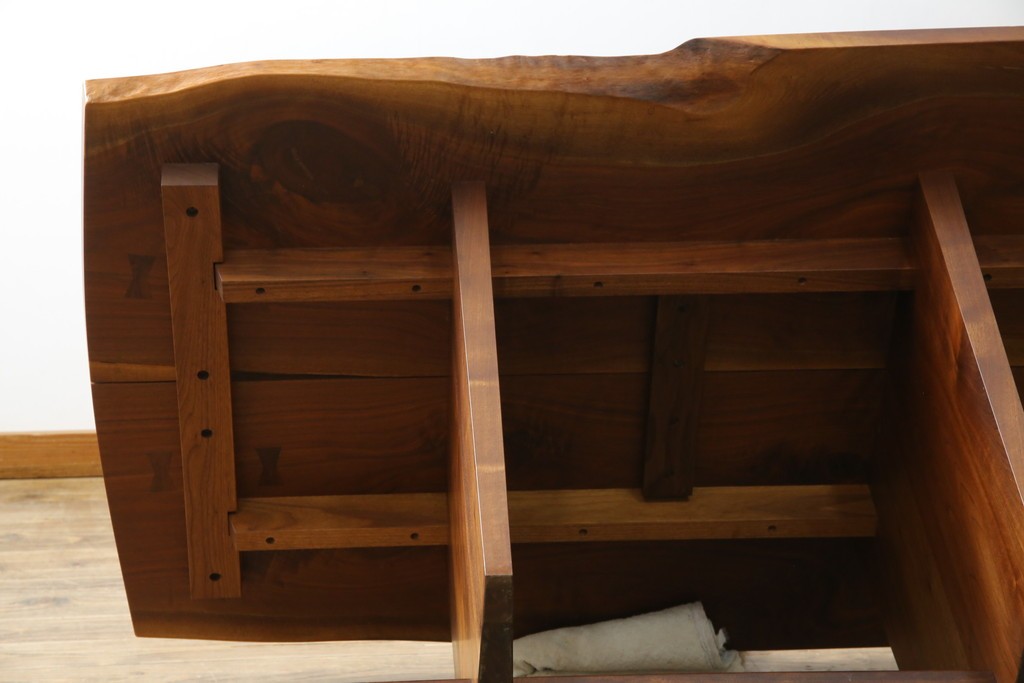 和製ヴィンテージ　美品　刻印なしの年代もの!!　ジョージ・ナカシマ(George Nakashima)　美しい木目とどっしりとした佇まいが魅力的なMINGUREN DINING(ミングレン)ダイニングテーブル　(R-084816)