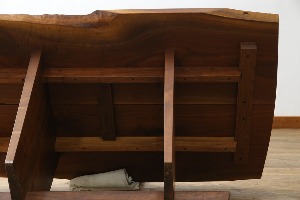 和製ヴィンテージ　美品　刻印なしの年代もの!!　ジョージ・ナカシマ(George Nakashima)　美しい木目とどっしりとした佇まいが魅力的なMINGUREN DINING(ミングレン)ダイニングテーブル　(R-084816)