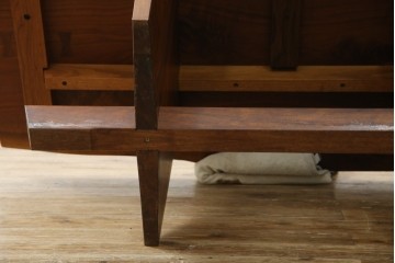 和製ヴィンテージ　美品　刻印なしの年代もの!!　ジョージ・ナカシマ(George Nakashima)　美しい木目とどっしりとした佇まいが魅力的なMINGUREN DINING(ミングレン)ダイニングテーブル　(R-084816)