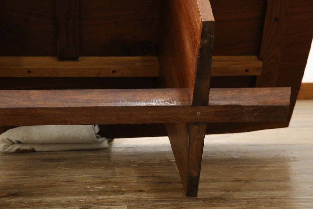 和製ヴィンテージ　美品　刻印なしの年代もの!!　ジョージ・ナカシマ(George Nakashima)　美しい木目とどっしりとした佇まいが魅力的なMINGUREN DINING(ミングレン)ダイニングテーブル　(R-084816)
