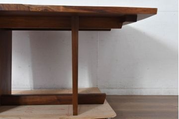 和製ヴィンテージ　美品　刻印なしの年代もの!!　ジョージ・ナカシマ(George Nakashima)　美しい木目とどっしりとした佇まいが魅力的なMINGUREN DINING(ミングレン)ダイニングテーブル　(R-084816)