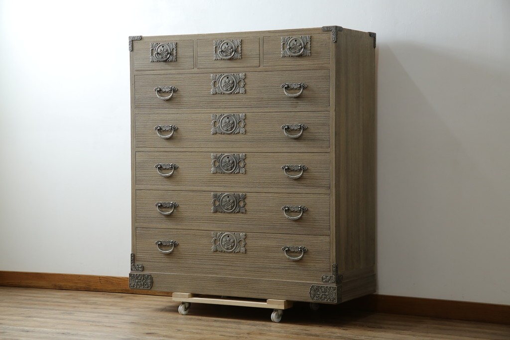 中古　会津松本(會津松本)　東西館　牡丹金具が上品な会津桐箪笥　定価約74万円　(R-084818)