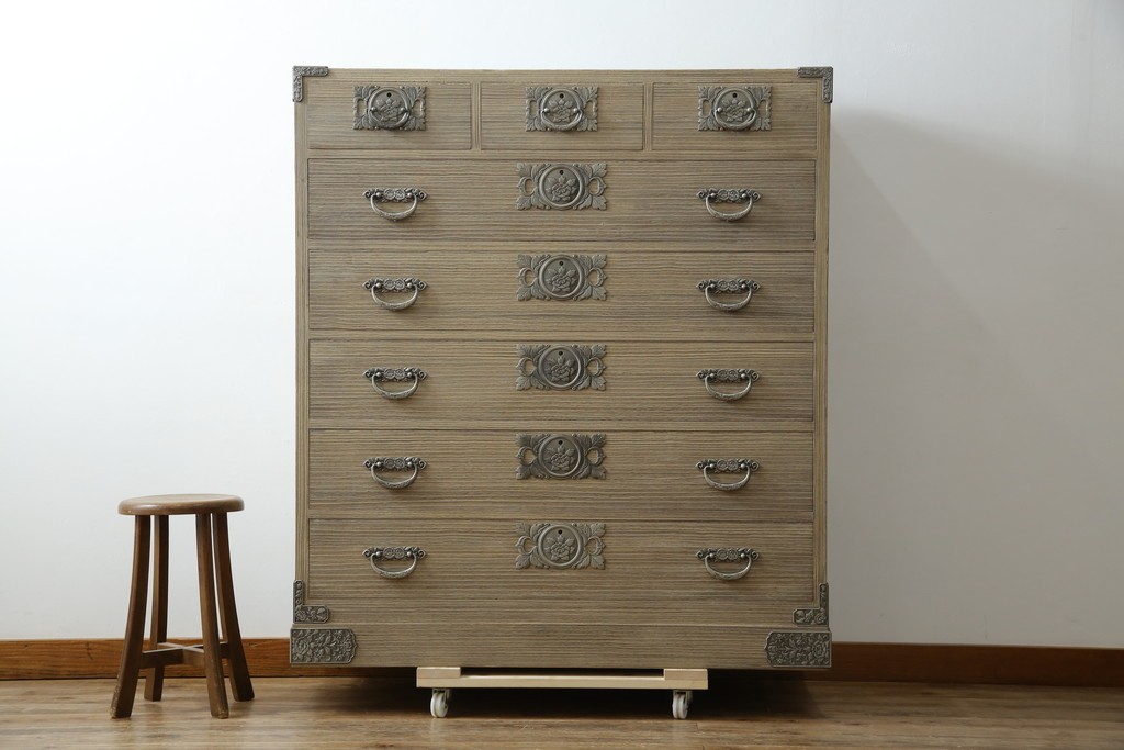 中古　会津松本(會津松本)　東西館　牡丹金具が上品な会津桐箪笥　定価約74万円　(R-084818)