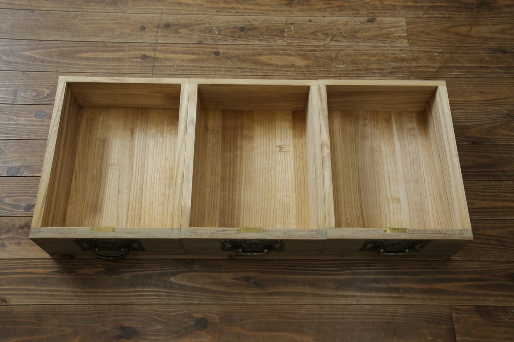 中古　会津松本(會津松本)　東西館　牡丹金具が上品な会津桐箪笥　定価約74万円　(R-084818)