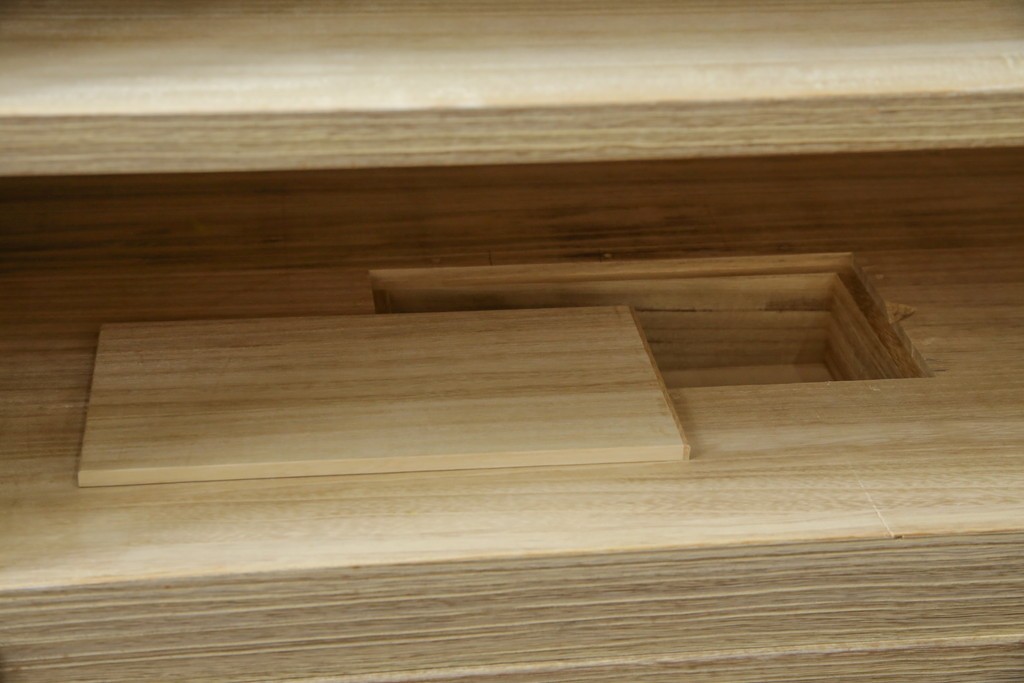 中古　会津松本(會津松本)　東西館　牡丹金具が上品な会津桐箪笥　定価約74万円　(R-084818)