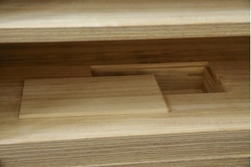 中古　会津松本(會津松本)　東西館　牡丹金具が上品な会津桐箪笥　定価約74万円　(R-084818)