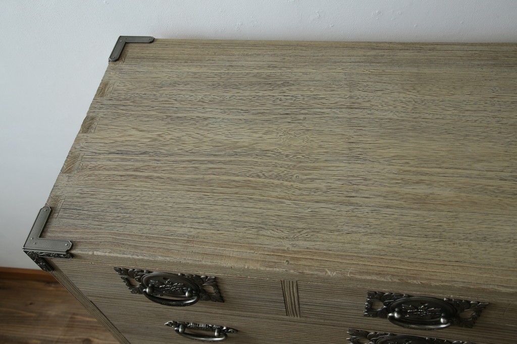 中古　会津松本(會津松本)　東西館　牡丹金具が上品な会津桐箪笥　定価約74万円　(R-084818)