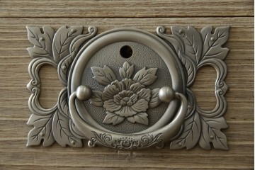 中古　会津松本(會津松本)　東西館　牡丹金具が上品な会津桐箪笥　定価約74万円　(R-084818)