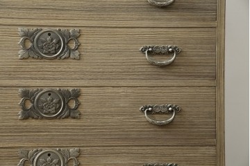 中古　会津松本(會津松本)　東西館　牡丹金具が上品な会津桐箪笥　定価約74万円　(R-084818)