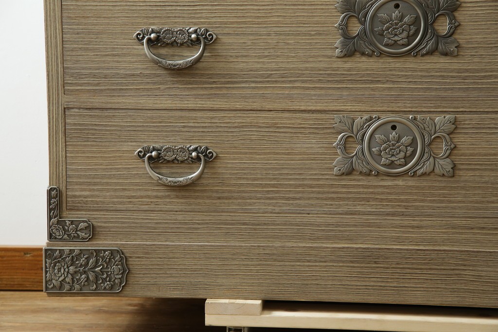 中古　会津松本(會津松本)　東西館　牡丹金具が上品な会津桐箪笥　定価約74万円　(R-084818)