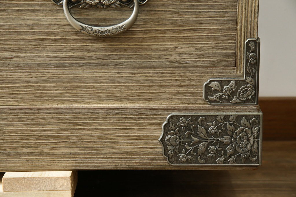 中古　会津松本(會津松本)　東西館　牡丹金具が上品な会津桐箪笥　定価約74万円　(R-084818)