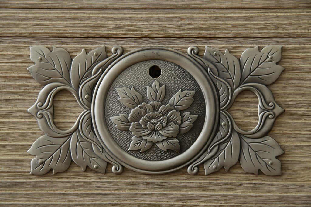 中古　会津松本(會津松本)　東西館　牡丹金具が上品な会津桐箪笥　定価約74万円　(R-084818)