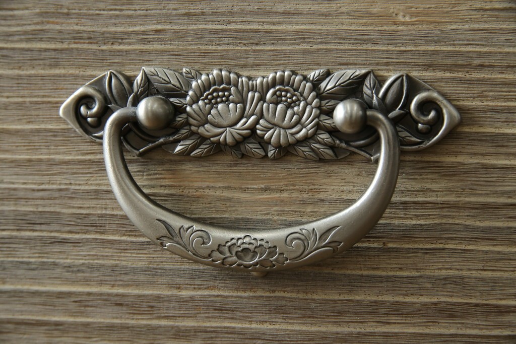 中古　会津松本(會津松本)　東西館　牡丹金具が上品な会津桐箪笥　定価約74万円　(R-084818)