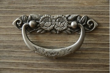 中古　会津松本(會津松本)　東西館　牡丹金具が上品な会津桐箪笥　定価約74万円　(R-084818)