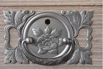 中古　会津松本(會津松本)　東西館　牡丹金具が上品な会津桐箪笥　定価約74万円相当　(R-084818)