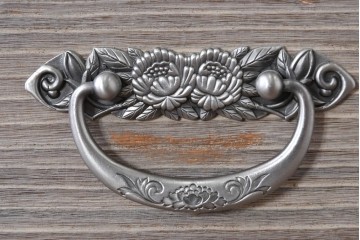 中古　会津松本(會津松本)　東西館　牡丹金具が上品な会津桐箪笥　定価約74万円相当　(R-084818)
