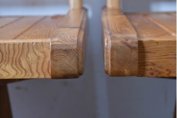 和製ビンテージ　美品　希少品　屋久杉　温もりと格調を備えた回転チェア2脚　セット定価約100万円相当　(R-084821)
