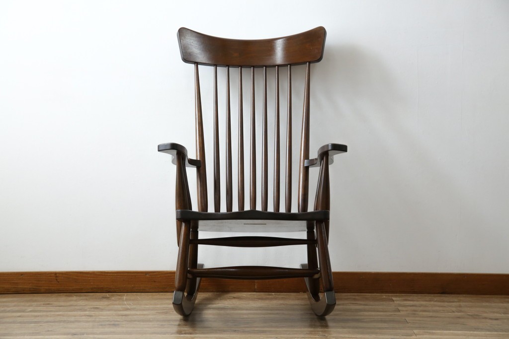 中古　美品　松本民芸家具　くつろぎの時間にぴったりなJ型ロッキングチェア　定価約24万円　(R-084822)