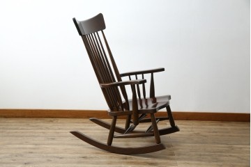 中古　美品　松本民芸家具　くつろぎの時間にぴったりなJ型ロッキングチェア　定価約24万円　(R-084822)