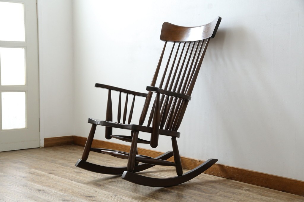 中古　美品　松本民芸家具　くつろぎの時間にぴったりなJ型ロッキングチェア　定価約24万円　(R-084822)