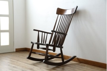 中古　美品　松本民芸家具　くつろぎの時間にぴったりなJ型ロッキングチェア　定価約24万円　(R-084822)