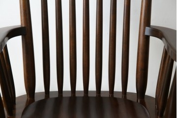 中古　美品　松本民芸家具　くつろぎの時間にぴったりなJ型ロッキングチェア　定価約24万円　(R-084822)