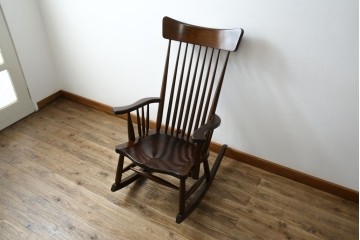 中古　美品　松本民芸家具　くつろぎの時間にぴったりなJ型ロッキングチェア　定価約24万円　(R-084822)