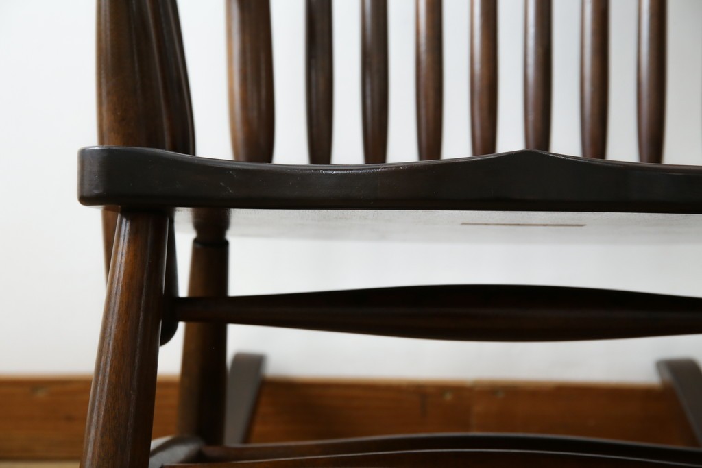 中古　美品　松本民芸家具　くつろぎの時間にぴったりなJ型ロッキングチェア　定価約24万円　(R-084822)