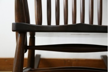 中古　美品　松本民芸家具　くつろぎの時間にぴったりなJ型ロッキングチェア　定価約24万円　(R-084822)