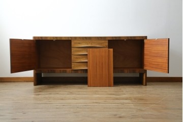 イギリスヴィンテージ　Gordon Russell(ゴードンラッセル)　ローズウッド材　重厚感と洗練を両立したサイドボード　(R-084826)