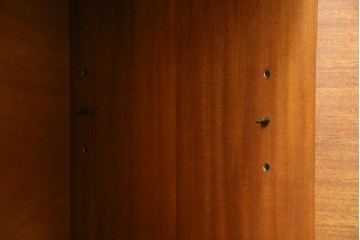 イギリスヴィンテージ　Gordon Russell(ゴードンラッセル)　ローズウッド材　重厚感と洗練を両立したサイドボード　(R-084826)