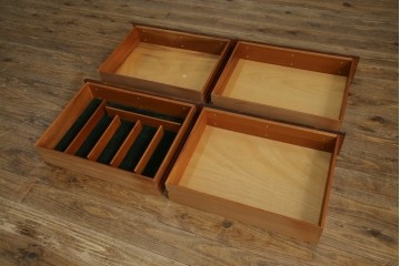 イギリスヴィンテージ　Gordon Russell(ゴードンラッセル)　ローズウッド材　重厚感と洗練を両立したサイドボード　(R-084826)