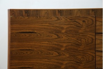 イギリスヴィンテージ　Gordon Russell(ゴードンラッセル)　ローズウッド材　重厚感と洗練を両立したサイドボード　(R-084826)