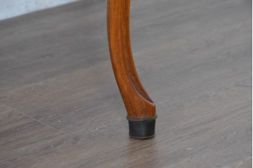 中古　美品　高級輸入家具　ビーチ材　優雅な猫脚デザインが魅力のコーヒーテーブル　定価約17万円相当　(R-084827)