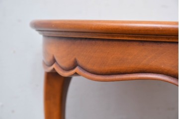 中古　美品　高級輸入家具　ビーチ材　優雅な猫脚デザインが魅力のコーヒーテーブル　定価約17万円相当　(R-084827)