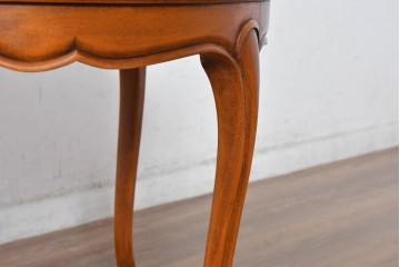 中古　美品　高級輸入家具　ビーチ材　優雅な猫脚デザインが魅力のコーヒーテーブル　定価約17万円相当　(R-084827)