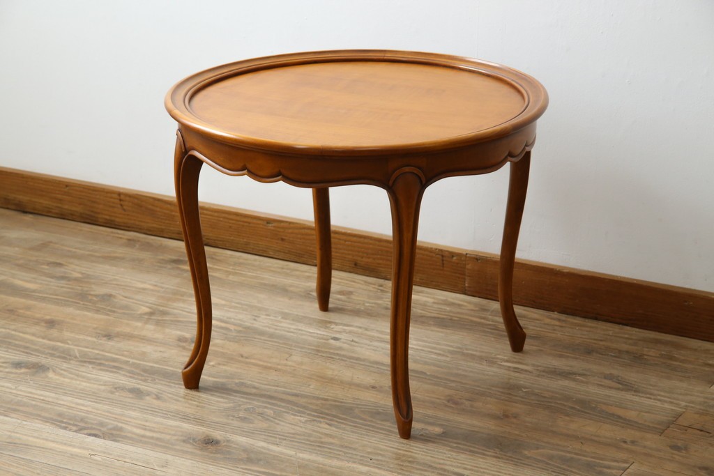 中古　美品　高級輸入家具　ビーチ材　優雅な猫脚デザインが魅力のコーヒーテーブル　定価約17万円　(R-084827)