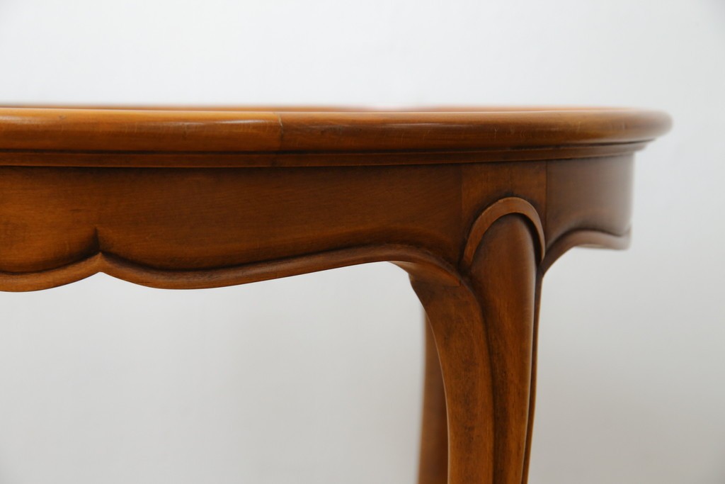 中古　美品　高級輸入家具　ビーチ材　優雅な猫脚デザインが魅力のコーヒーテーブル　定価約17万円　(R-084827)