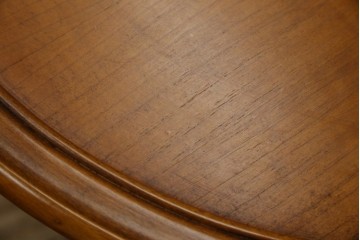 中古　美品　高級輸入家具　ビーチ材　優雅な猫脚デザインが魅力のコーヒーテーブル　定価約17万円　(R-084827)