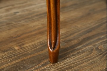 中古　美品　高級輸入家具　ビーチ材　優雅な猫脚デザインが魅力のコーヒーテーブル　定価約17万円　(R-084827)