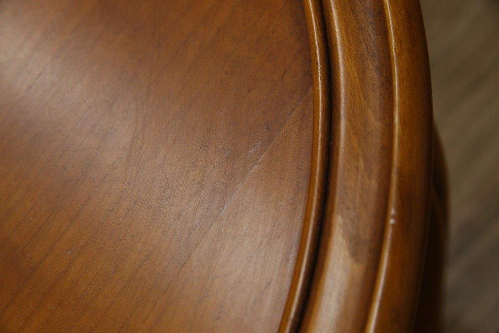 中古　美品　高級輸入家具　ビーチ材　優雅な猫脚デザインが魅力のコーヒーテーブル　定価約17万円　(R-084827)