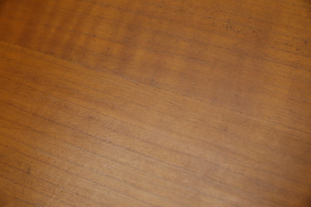 中古　美品　高級輸入家具　ビーチ材　優雅な猫脚デザインが魅力のコーヒーテーブル　定価約17万円　(R-084827)