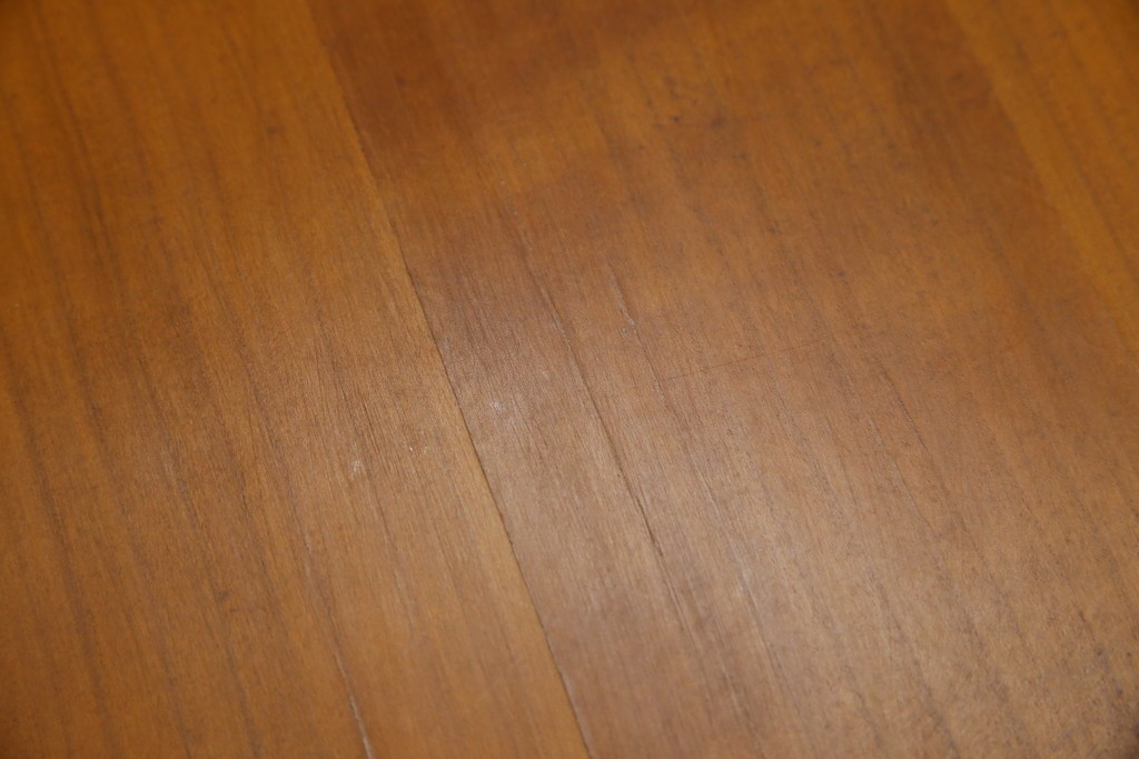 中古　美品　高級輸入家具　ビーチ材　優雅な猫脚デザインが魅力のコーヒーテーブル　定価約17万円　(R-084827)