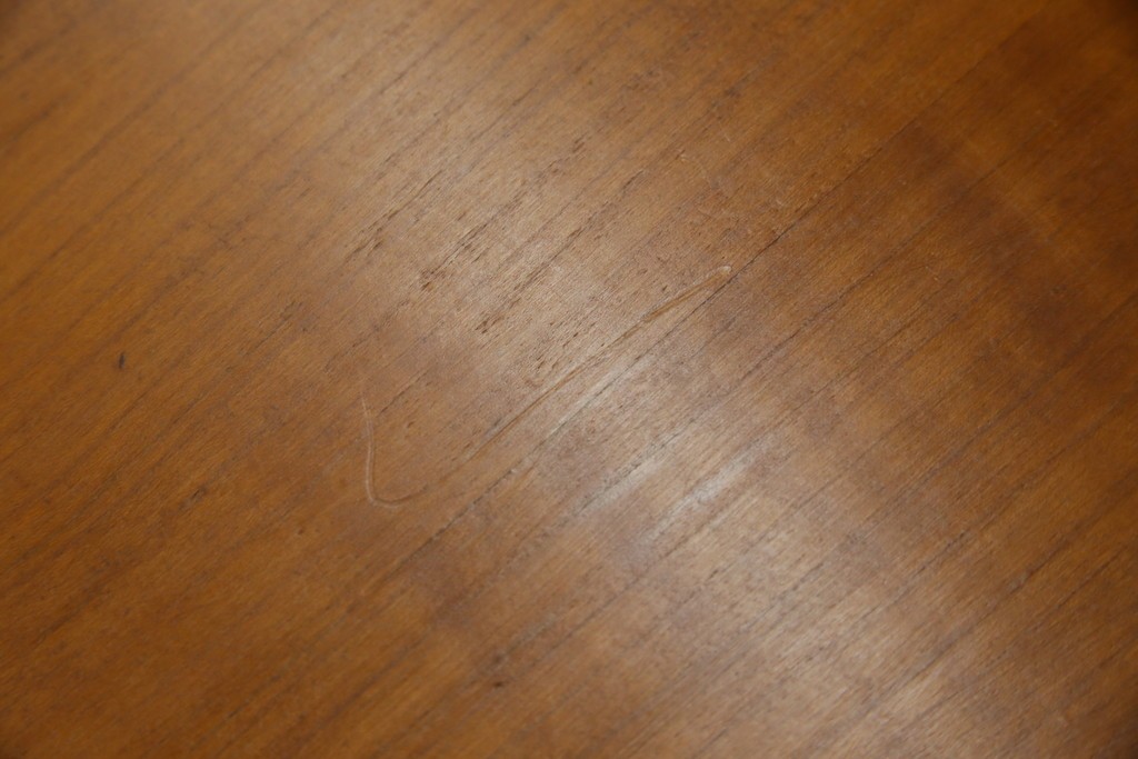 中古　美品　高級輸入家具　ビーチ材　優雅な猫脚デザインが魅力のコーヒーテーブル　定価約17万円　(R-084827)