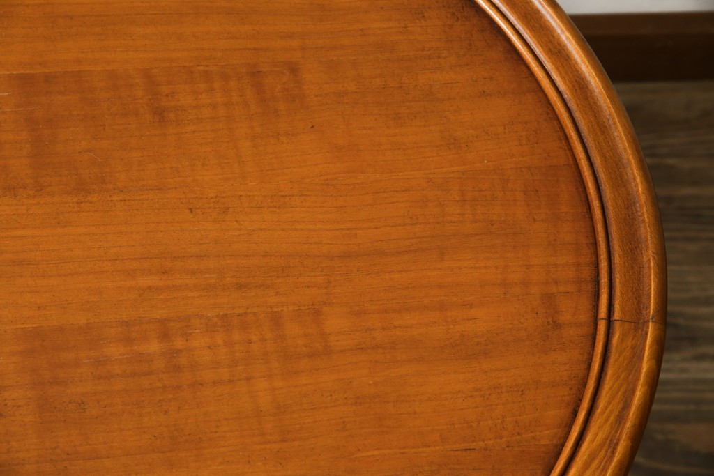 中古　美品　高級輸入家具　ビーチ材　優雅な猫脚デザインが魅力のコーヒーテーブル　定価約17万円　(R-084827)