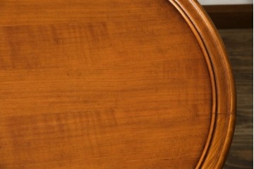 中古　美品　高級輸入家具　ビーチ材　優雅な猫脚デザインが魅力のコーヒーテーブル　定価約17万円　(R-084827)