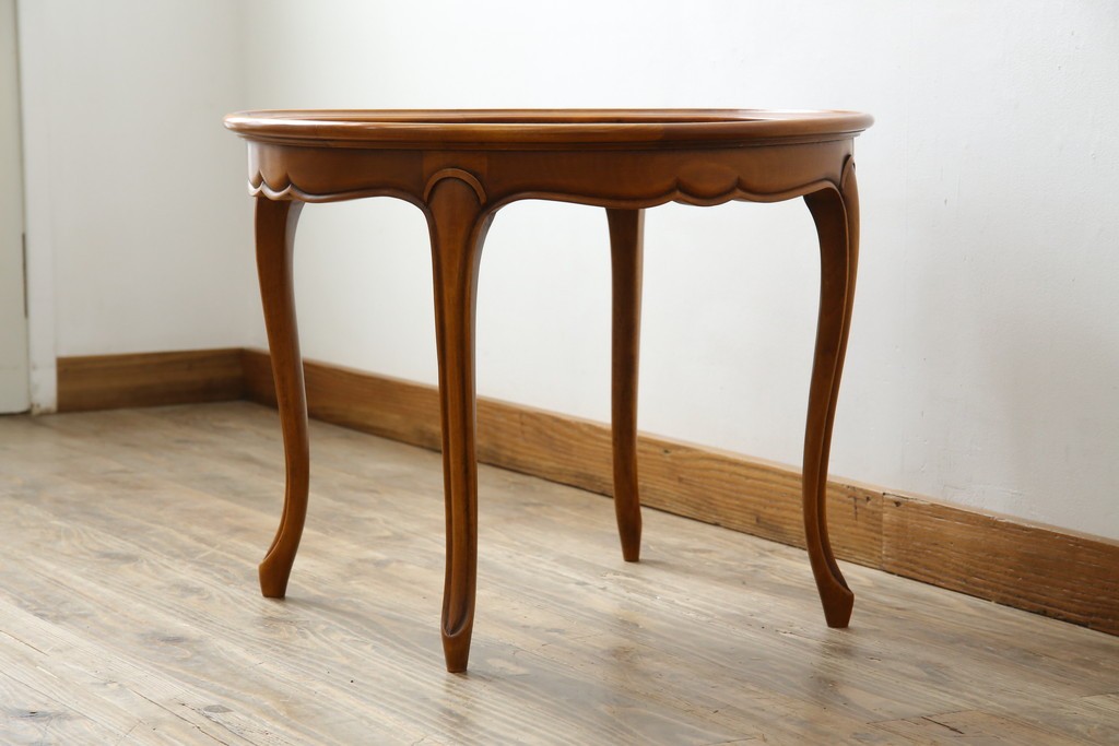 中古　美品　高級輸入家具　ビーチ材　優雅な猫脚デザインが魅力のコーヒーテーブル　定価約17万円　(R-084827)