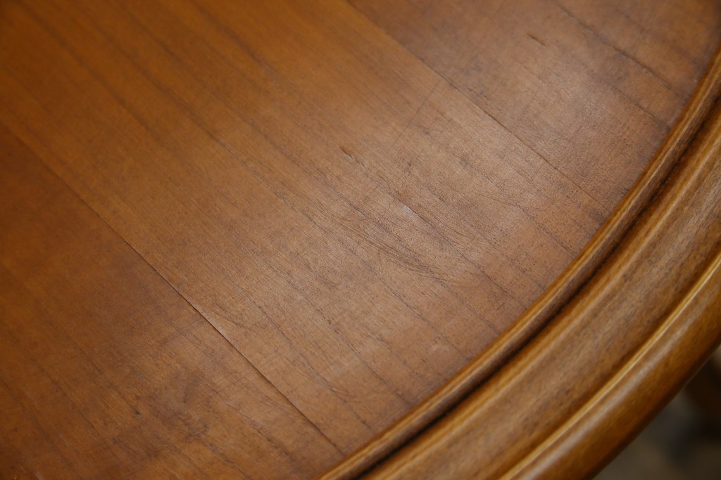 中古　美品　高級輸入家具　ビーチ材　優雅な猫脚デザインが魅力のコーヒーテーブル　定価約17万円　(R-084827)